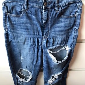 American Eagle Ripped Jeans | Size 8 (SHORT)